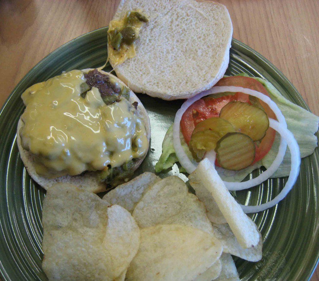 Green chile cheeseburger